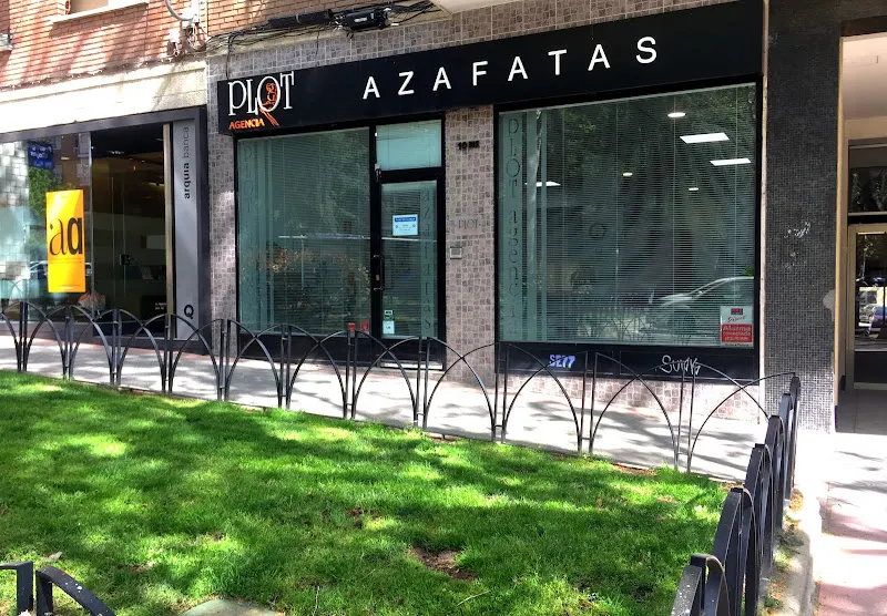 Plot Azafatas - Empresa de organización de eventos en Madrid - foto 2
