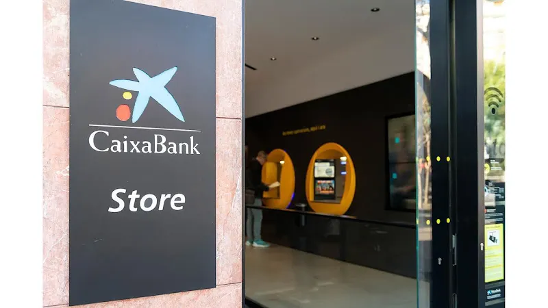 CaixaBank Store - Banco en Madrid - foto 2