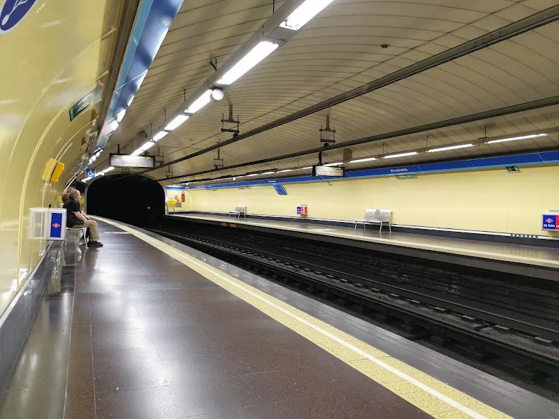 Alvarado - Estación de metro en Madrid - foto 2