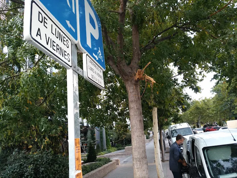 Párking de motos Paseo de la Castellana, 85