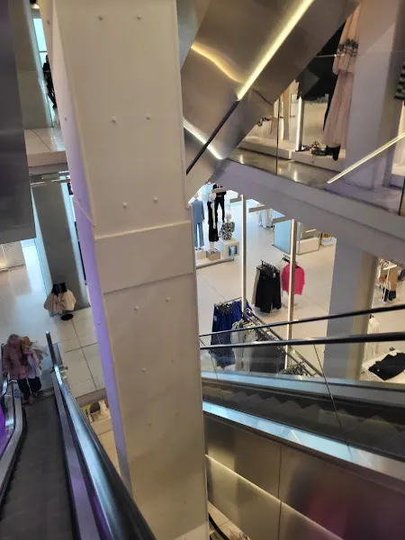 ZARA - Tienda de ropa en Madrid - foto 2