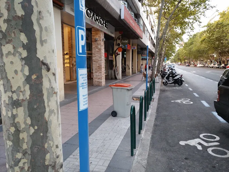 Párking de motos c/ Orense - c/ General Perón