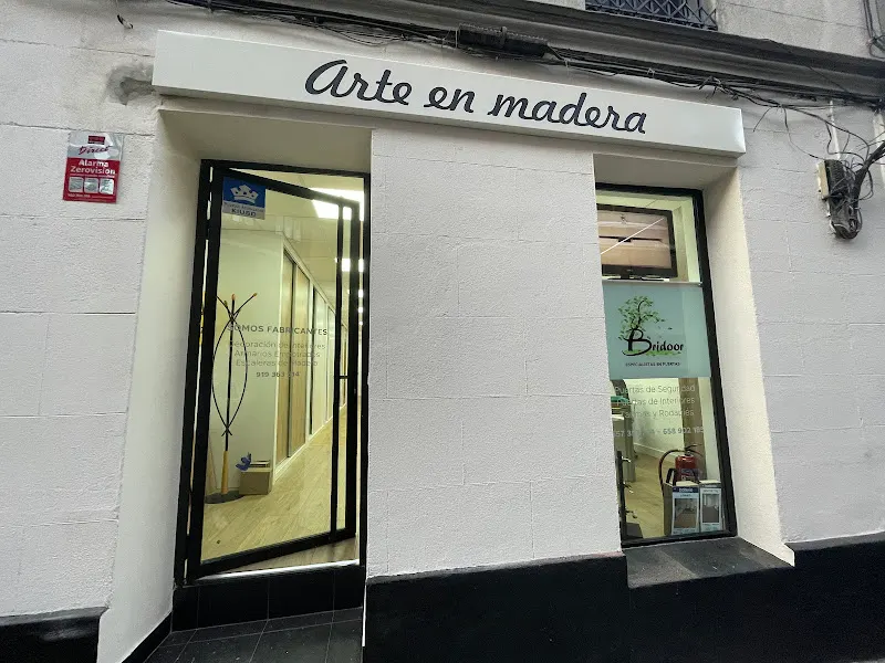 Bridoor, Arte en madera, C/ Ávila